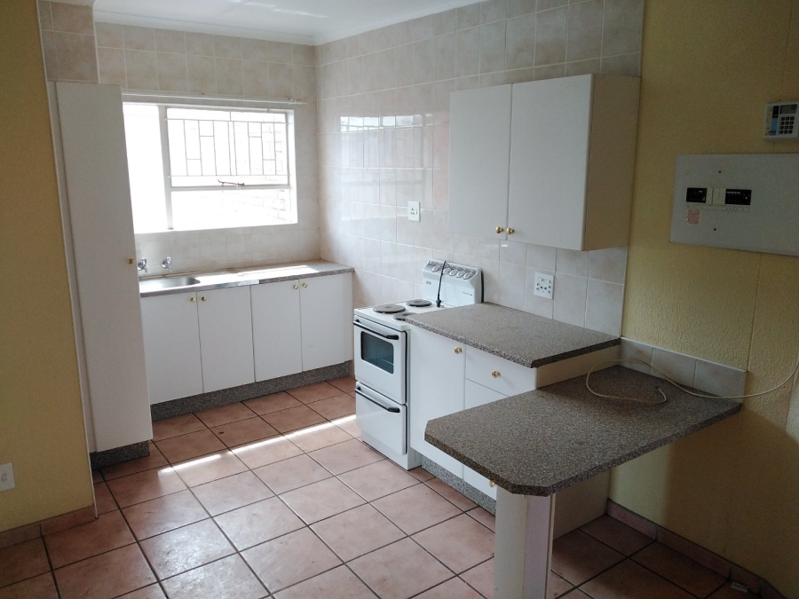 To Let 1 Bedroom Property for Rent in Kannoniers Park North West